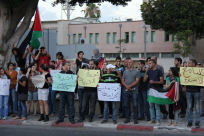  بالفيديو: نشطاء ينظمون وقفة تضامنية مع الأسرى وسط مدينة يافا 